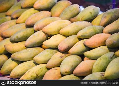 Mango market / New harvest fresh mango organic produce agriculture in the summer for sale