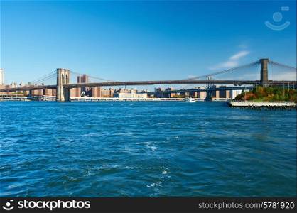Manhattan skyline and Brooklyn bridge in New York City