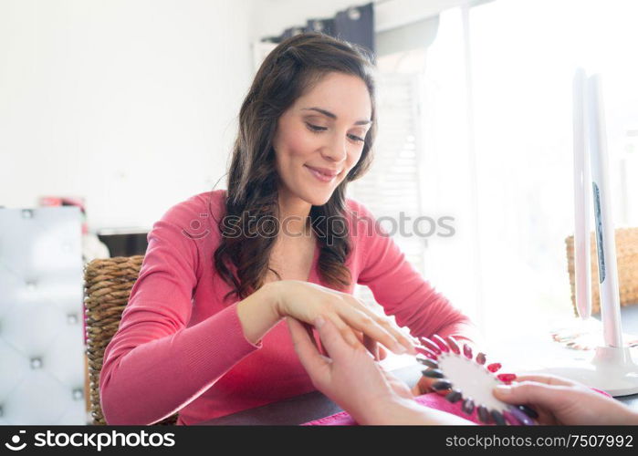 manicure master shaping nails