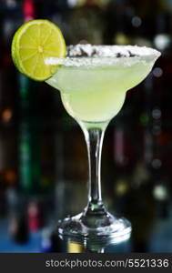 margarita cocktail with lime