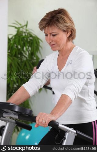 mature woman doing fitness