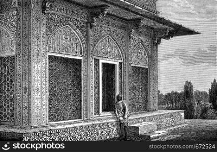 Mausoleum of I'timad-ud-Daulah upper kiosk in Agra, vintage engraved illustration. Le Tour du Monde, Travel Journal, (1872).