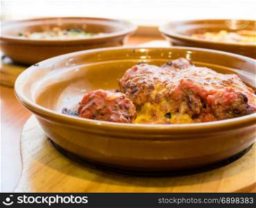 Meatballs in tomato and cheese sauce