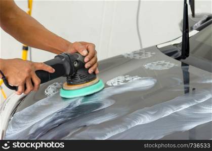 Mechanic hand holding the car polish