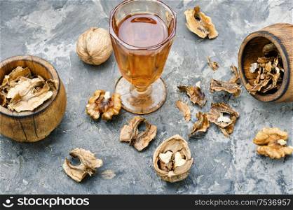 Medicinal tincture from walnut partitions.Walnut partitions.Preparation of alcohol tincture. Walnut medicinal tincture