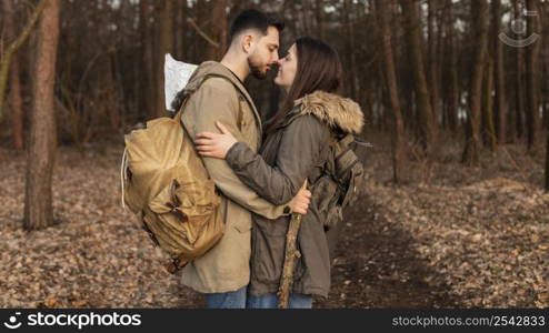 medium shot couple traveling together