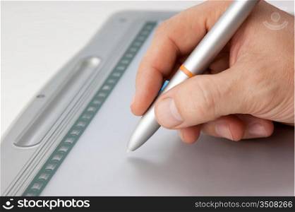 Men&acute;s hand draws tablet pc