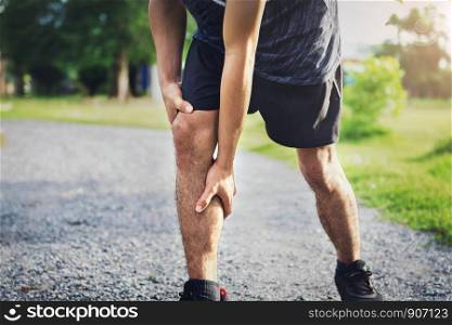 Men injured from exercise Use your hands to hold your knees