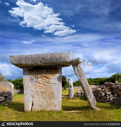 menorca Taules of Talati de Dalt prehistoric tables in Balearic islands