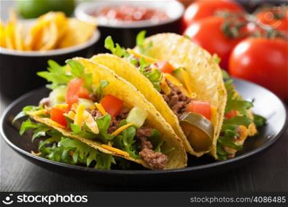 mexican taco shells with beef and vegetables