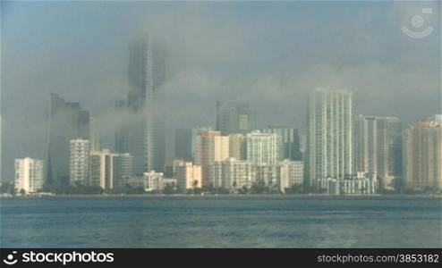 Miamis Skyline im Morgennebel - Skyline of Miami in morning mist