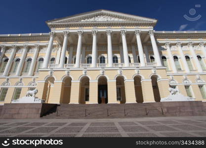 Michael Palace in St. Petersburg , built by the architect Carlo Rossi in 1819-1825