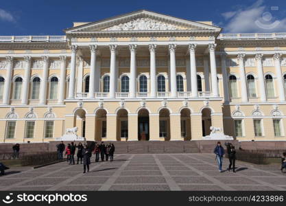 Michael Palace in St. Petersburg , built by the architect Carlo Rossi in 1819-1825