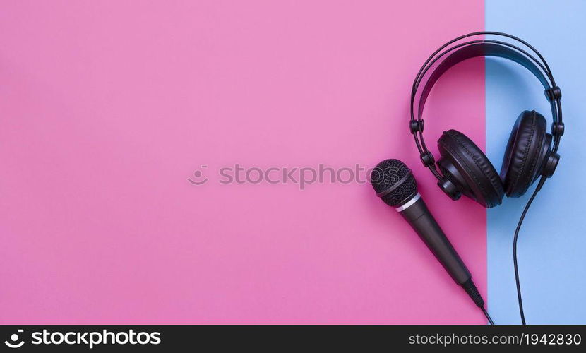 Microphone and headphone on a light purple background