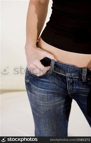Mid section view of a woman wearing jeans
