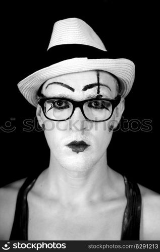 Mime in white hat and glasses