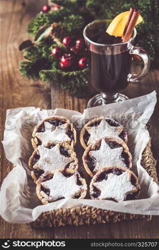 Mince pies with mulled wine