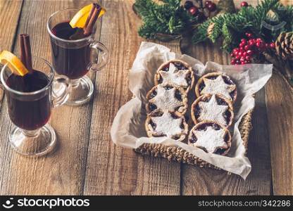 Mince pies with mulled wine