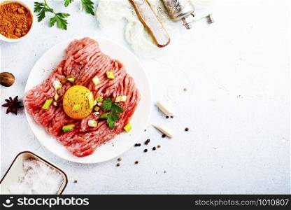 minced meat with salt and chicken yolk
