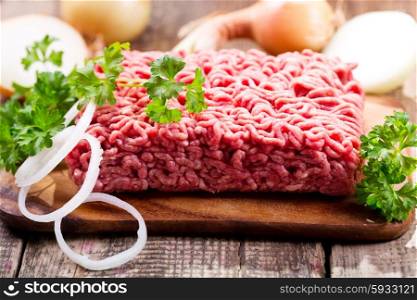 minced meat with vegetables on wooden table