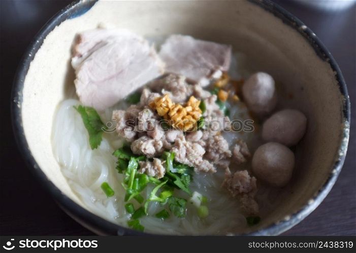 Minced pork and small line noodle with meatball.