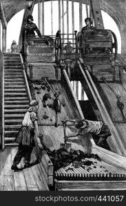 Mine. Sorting, vintage engraved illustration. Journal des Voyage, Travel Journal, (1880-81).