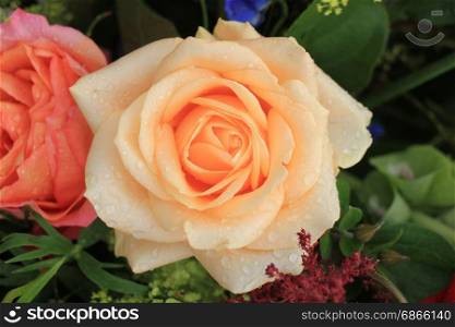 Mixed flower arrangement: various flowers in different shades of orange for a wedding