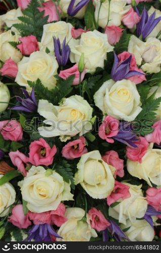Mixed flower arrangement: various flowers in white and pink for a wedding