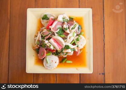 Mixed salad containing meat and vegetables with spicy peppers as an ingredient.