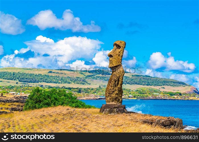 Moai, Hana Kio' e Hana Kao Kao in Rapa Nui National Park on Easter Island, Chile