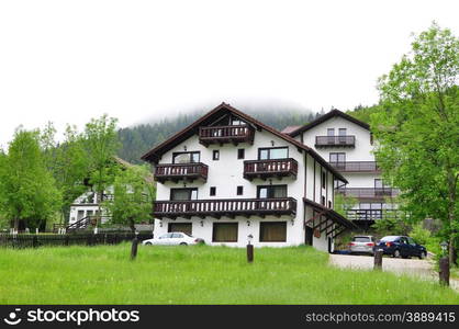 moeciu village romania tourist mountain cottage architecture