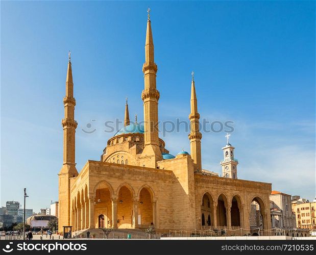 Mohammad Al-Amin Mosque and and Saint Georges Maronite cathedral in the background in the center of Beirut, Lebanon
