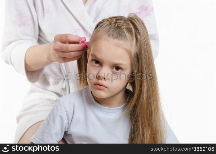 Mom braids long hair elastics cute six year old daughter. My daughter is tired of long hair splicing
