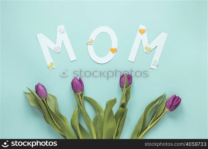mom inscription with tulips table