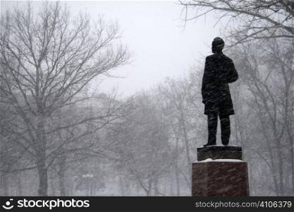 monument to the young Lenin