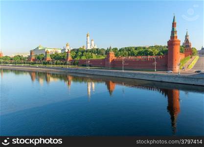 Moskva River and Moscow Kremlin in the morning