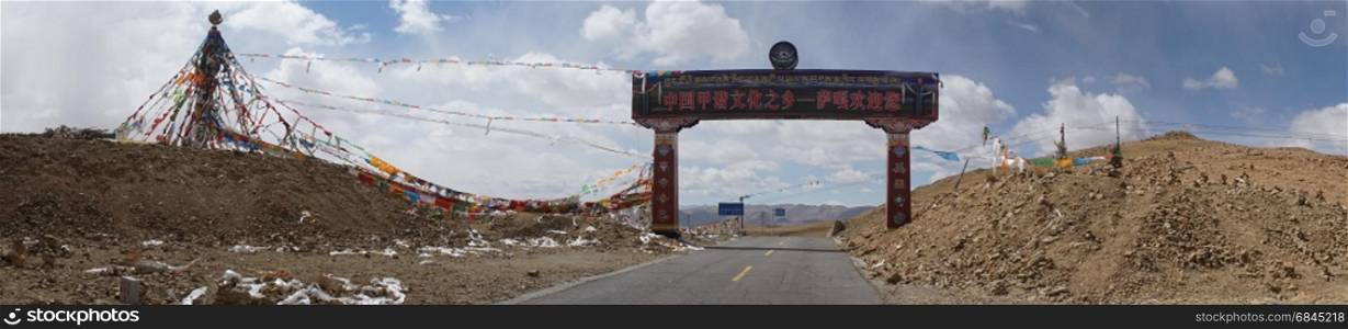 Mountain pass 4920 m in Tibet, China