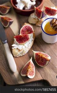 mouthwatering sandwiches with figs, feta cheese and honey