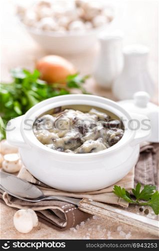 Mushrooms in creamy sauce, julienne. Champignon