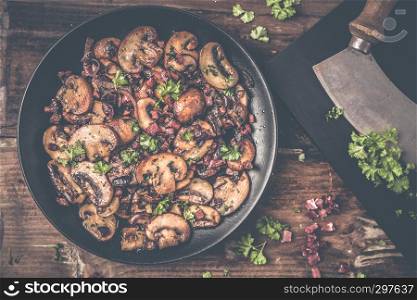 mushrooms with ham and onions refined with parsley
