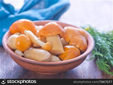mushrooms with marinad in bowl and on a table