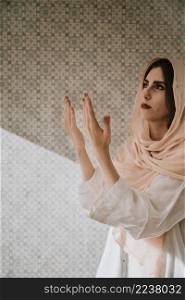 muslim woman praying
