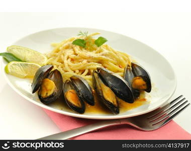 mussels in tomato garlic sauce with spaghetti