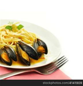 mussels in tomato garlic sauce with spaghetti