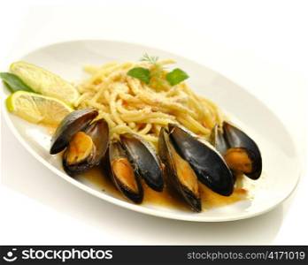 mussels in tomato garlic sauce with spaghetti