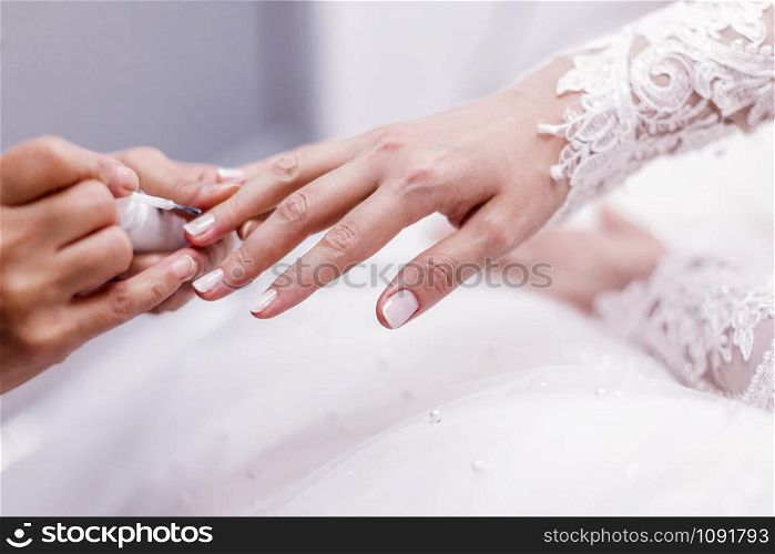 nail polish bride&rsquo;s hand