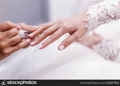 nail polish bride&rsquo;s hand