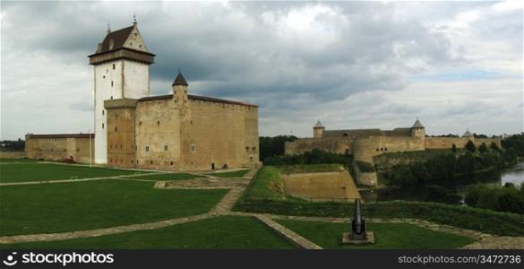 narva castle panorama