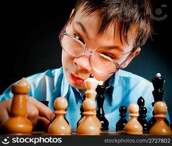 Nerd play chess on a black background