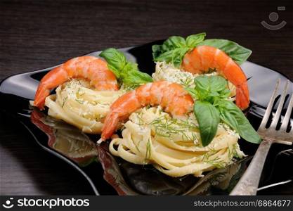 Nests of spaghetti with parmesan flavored with dill, shrimp and basil.
